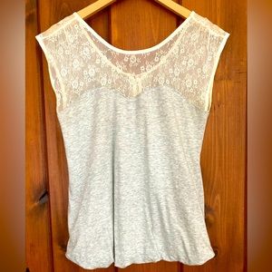 Mixed fabric top with lace, size small